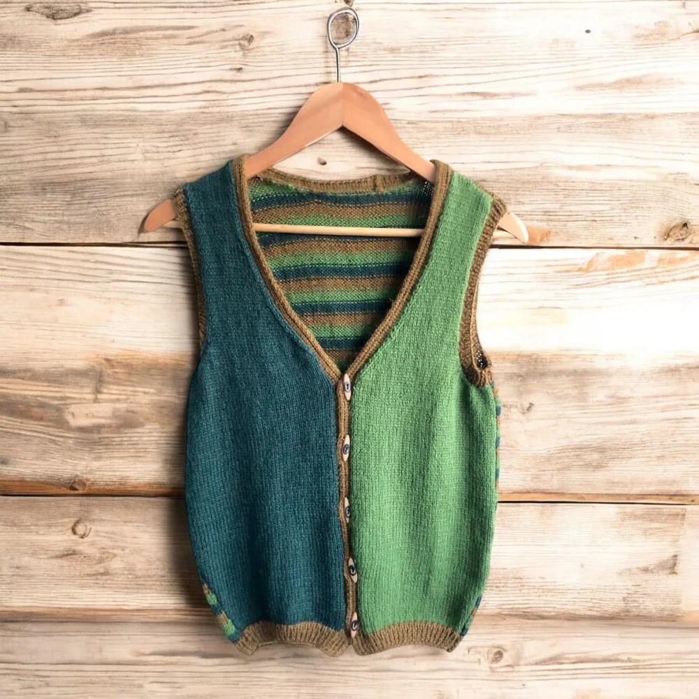 Button Down Sleeveless Vest Knitting Pattern (N1697)