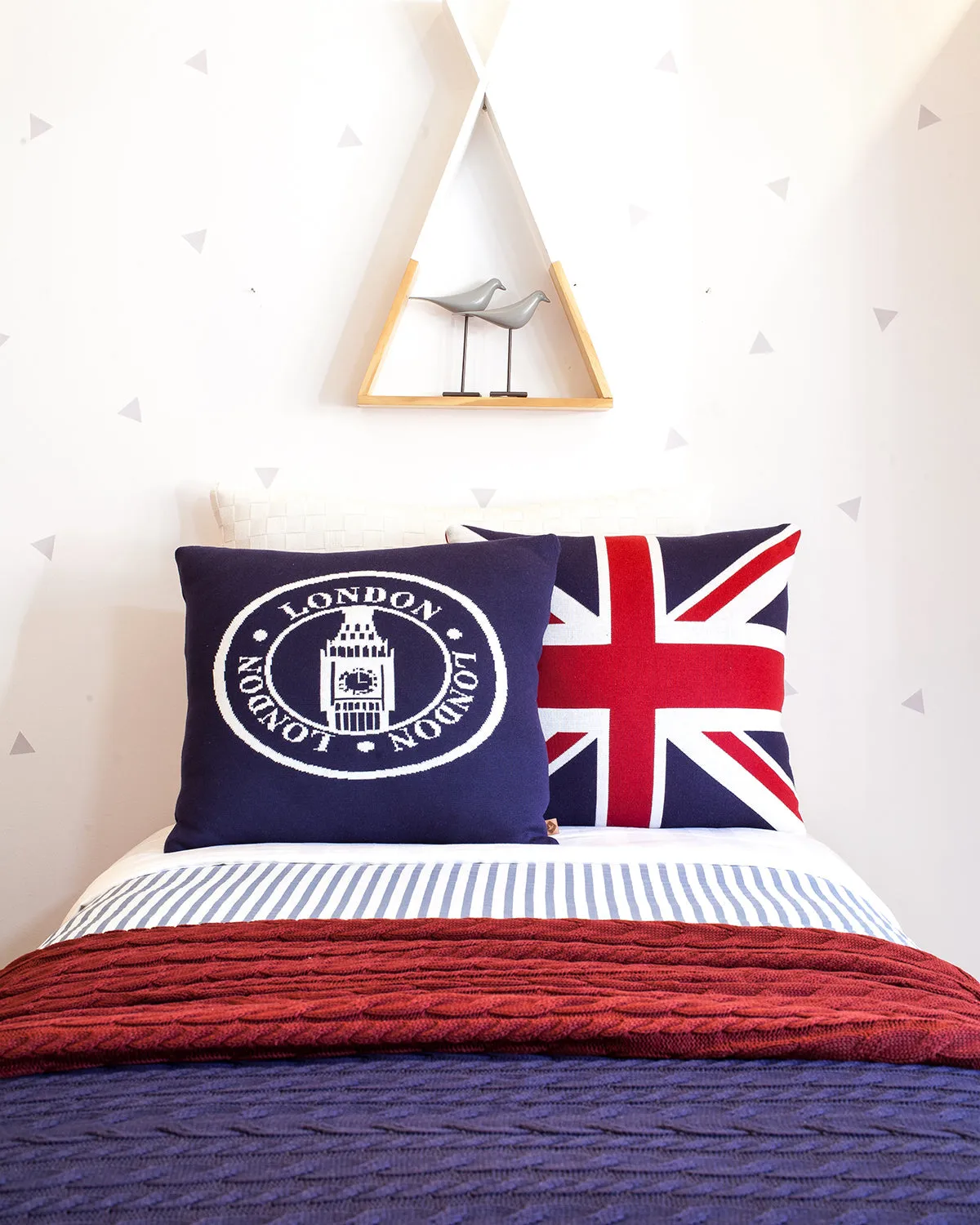 Cushion London Seal