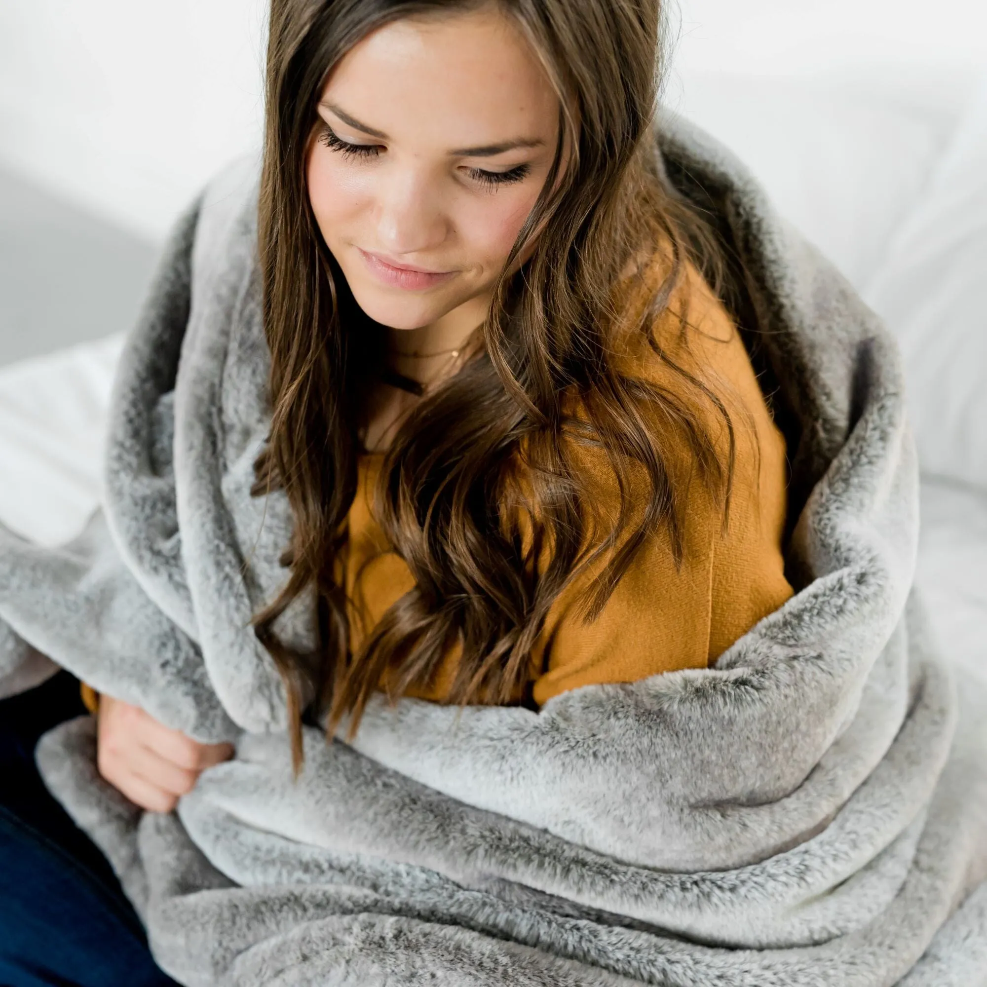 GRAND FAUX FUR THROW BLANKETS