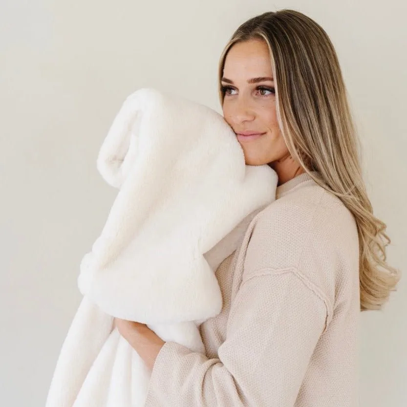 GRAND FAUX FUR THROW BLANKETS