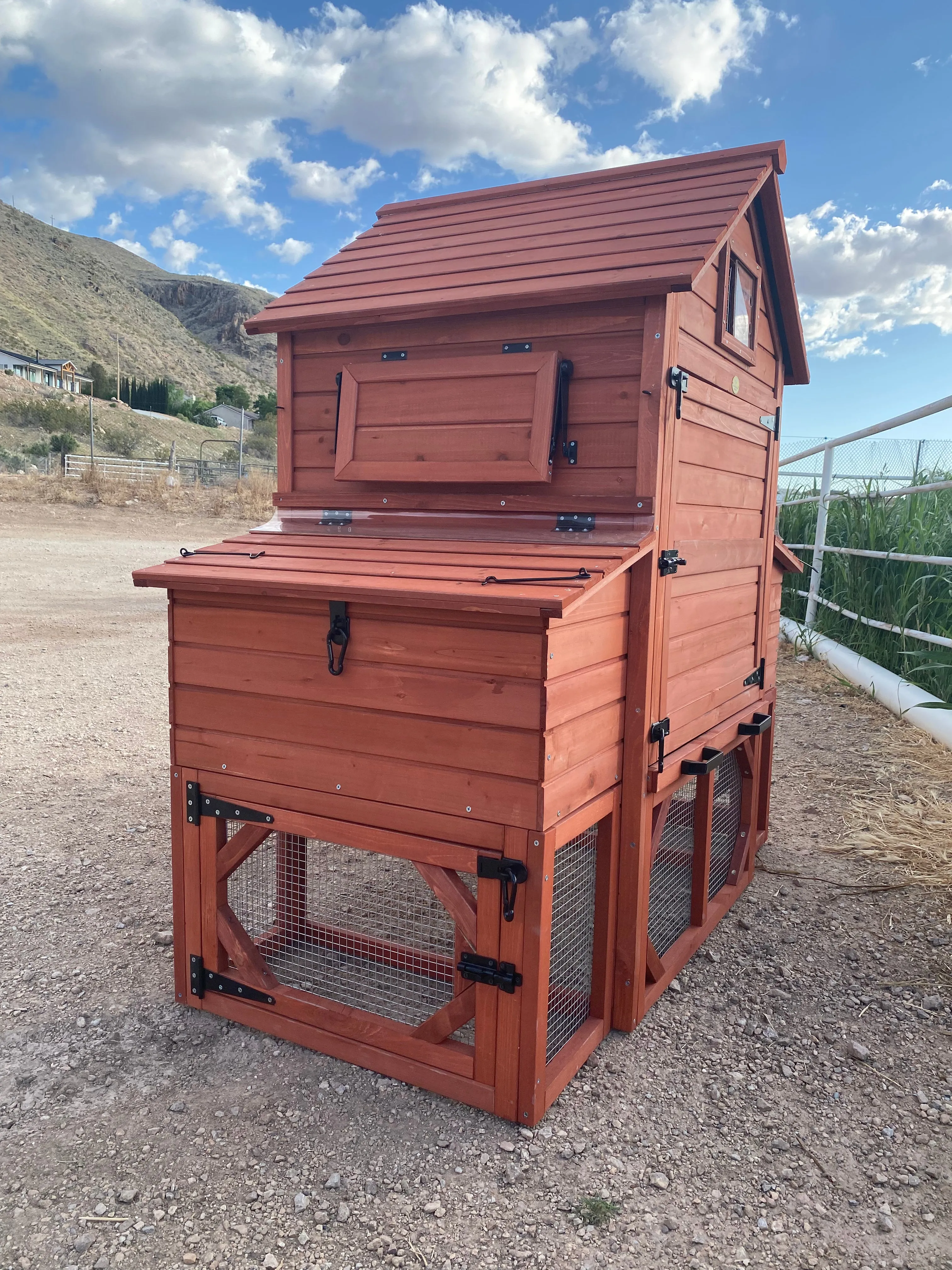 Orpington Lodge Chicken Coop with Run for 6  Chickens. IN STOCK!!